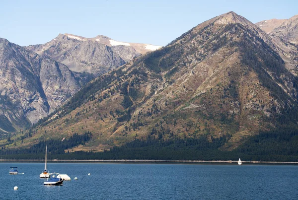 Görünümü Jackson Gölü Grand Teton Milli Parkı'nda Mt. Moran