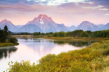 Oxbow Bend Grand Teton Milli Parkı'nda sonbahar manzarası