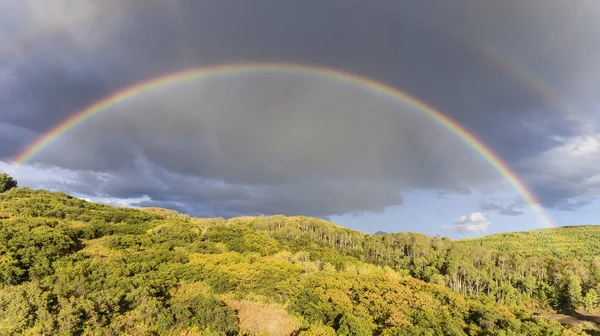 Arco iris de otoño en el bosque nacional de Gunnison — Foto de Stock