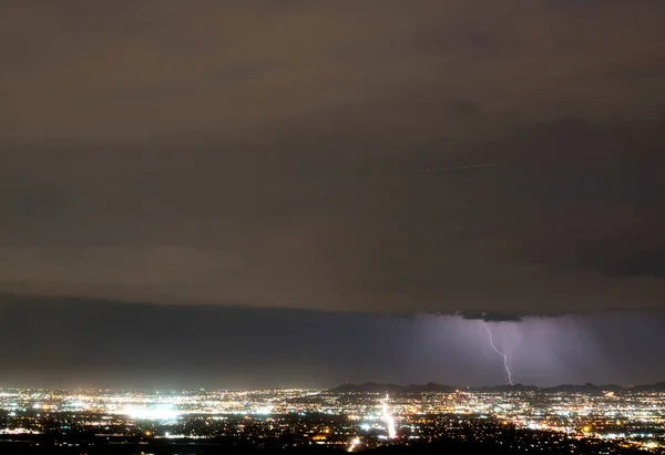 Monsoon moves towards Phoenix, Arizona