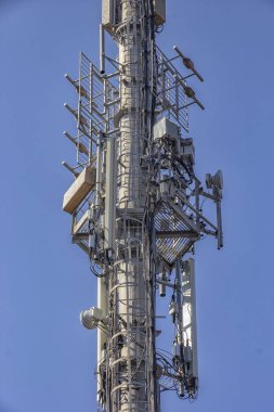 Gsm verici anten Kulesi bir parçası. Dikey görünüm