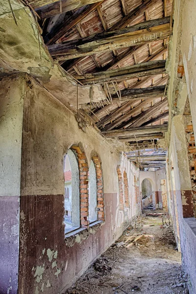 Vieja Casa Abandonada Ruinas Vista Desde Interior — Foto de Stock