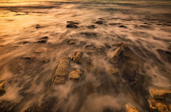 Meereslandschaft Aus Meeresfelsen Wasser Die Die Stimmung Erzeugt Kunstbetrachtung — Stockfoto