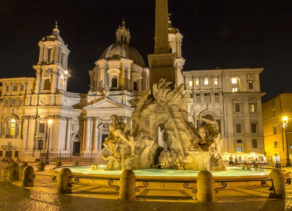 ローマ イタリア 2017 驚くべきイタリア ローマのナヴォーナ広場の夜景 — ストック写真