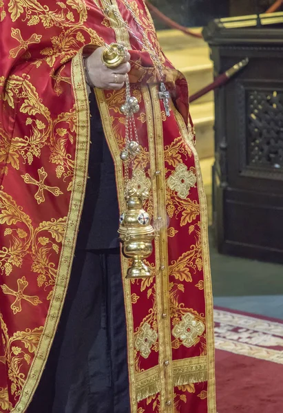 Sacerdote Segurando Incensário Com Incenso Igreja Cristã Ortodoxa — Fotografia de Stock