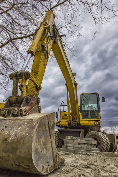 Big Yellow Detuvo Excavadora Sitio Construcción Vista Vertical —  Fotos de Stock