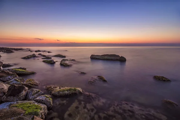 Relaxing Long Exposure Seascape Rocky Coast Sunrise — Stock Photo, Image