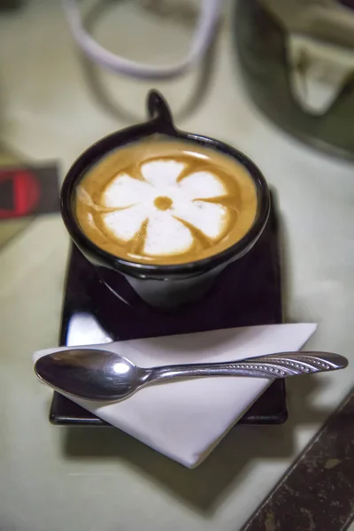 Barista au latte cappuccino — Photo