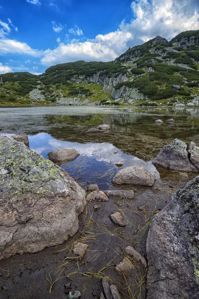 Beau paysage de lac de montagne — Photo