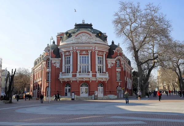 Будівля державного оперного театру і драматичного театру — стокове фото