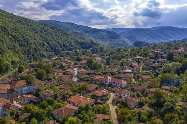 Гірському селі — стокове фото