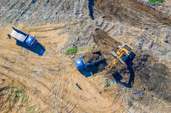 Ovanifrån Grävmaskiner Och Dumprar Som Arbetar Byggarbetsplatsen — Stockfoto