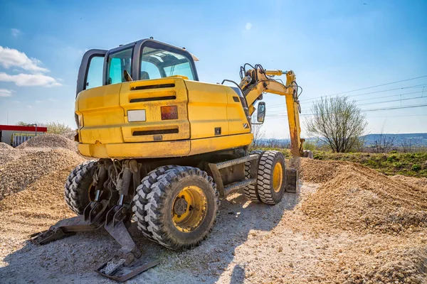 Riposo Escavatore Giallo Con Pala Cantiere Vista Orizzontale — Foto Stock