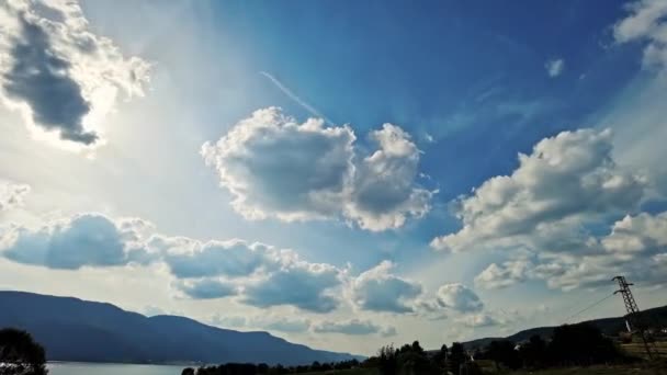 Timelapse Ήλιο Και Όμορφα Κινούμενα Σύννεφα — Αρχείο Βίντεο