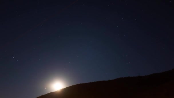 Belleza Lapso Tiempo Luna Naciente Sobre Las Colinas — Vídeos de Stock