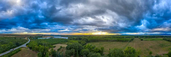 Удивительная Воздушная Панорама Беспилотника Красивого Заката Над Сельской Местностью Летом — стоковое фото