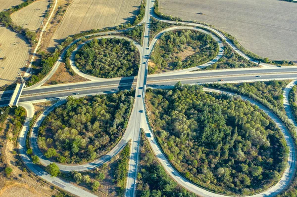 道路接合部のドローンからの空中ビュー インフラの概念 — ストック写真