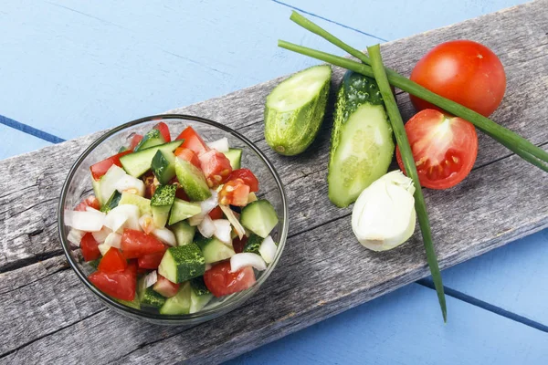 Salad Segar Dari Sayuran Organik Papan Kayu Vegetarian Dan Makanan Stok Foto Bebas Royalti