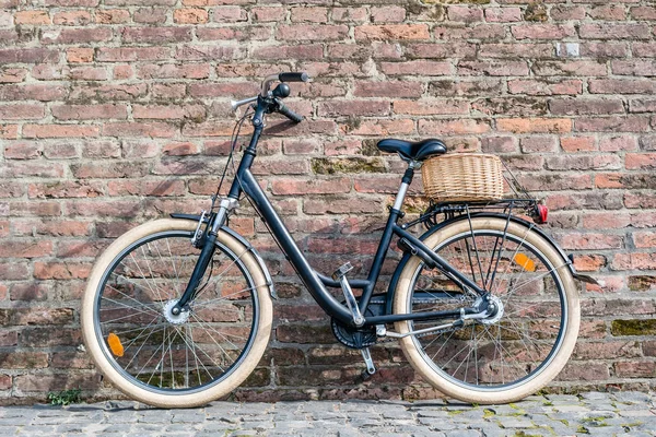 Bicicleta Vintage Retro Preto Com Parede Tijolo Velho Espaço Cópia — Fotografia de Stock