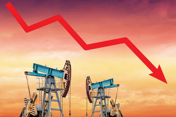 Ölpreiskrise Grafik Zum Ölpreisverfall Roter Pfeil Pumpenfeld Hintergrund — Stockfoto