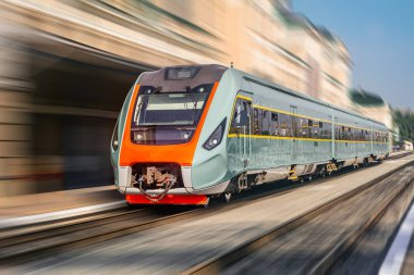 tren istasyonunda tren.