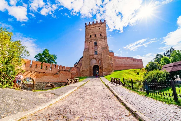 Lutsk Yüksek Şatosu, Lubart Kalesi olarak da bilinir..