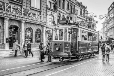 Istanbul 'da Istiklal caddesinde eski tramvay.