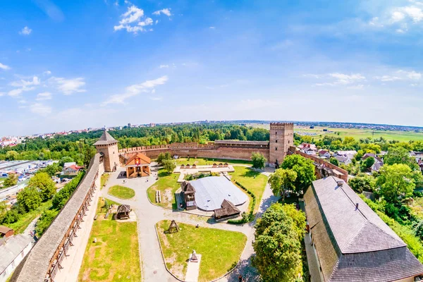 Lutsk Yüksek Şatosu, Lubart Kalesi olarak da bilinir..