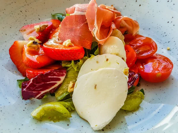 Original hamon, cherry tomato, strawberry and mozzarella salad.