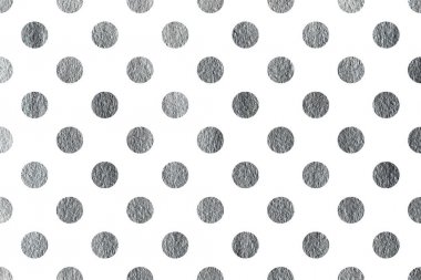 Gümüş boyalı polka dot arka plan.