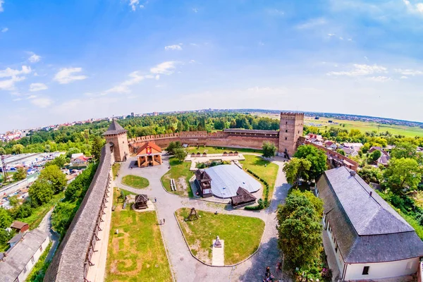 Lutsk Yüksek Şatosu, Lubart Kalesi olarak da bilinir..