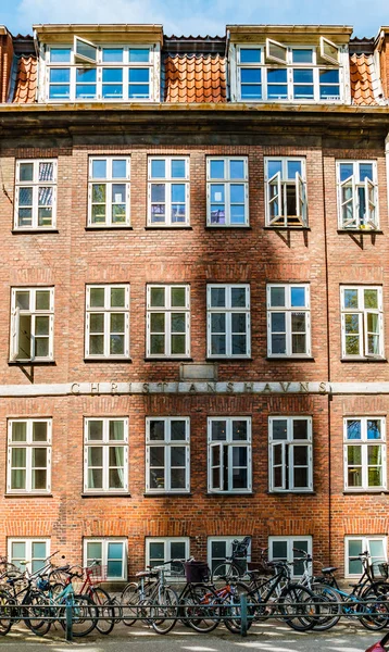 Фасад старого здания в Копенгагене . — стоковое фото