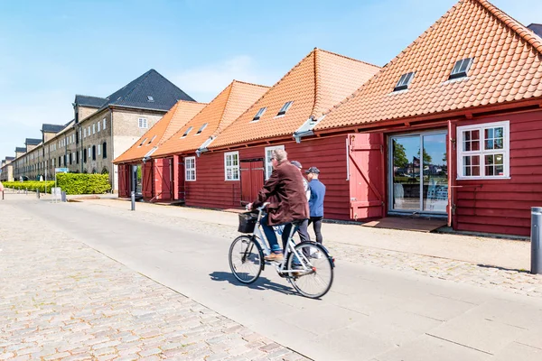 Ciclista monta en bicicleta en Copenhague . — Foto de Stock