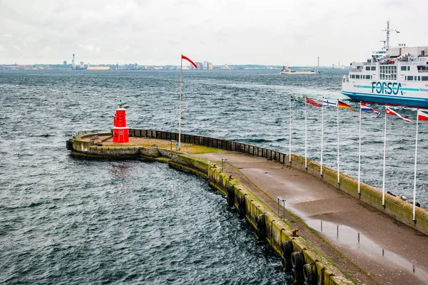 Ferry on the route between the port of Helsingor in Denmark and the port of Helsingborg in Sweden. — Stock Photo, Image