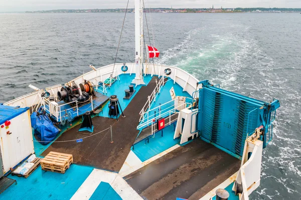 Scandlines fähre schwimmt von helsingor in dänemark nach helsingborg hafen in schweden. — Stockfoto