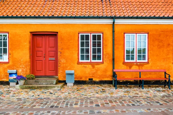 Хельсингор, Дания - май 2019 года: Внешняя архитектура. Фасад здания в Helsingor, Дания — стоковое фото