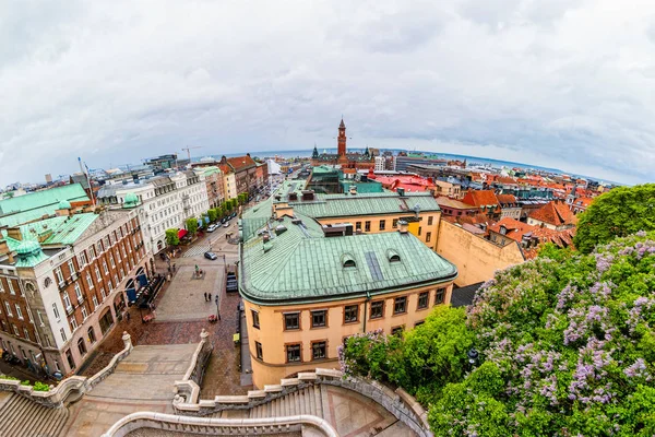 Utsikt över stadens centrum och Helsingborgs hamn i Sverige — Stockfoto