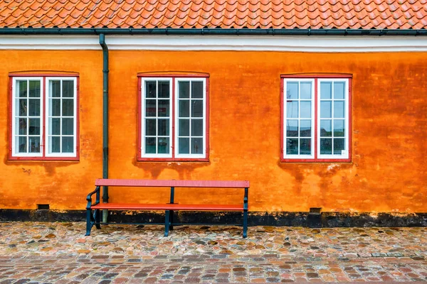 Внешняя архитектура. Фасад здания в Helsingor, Дания — стоковое фото