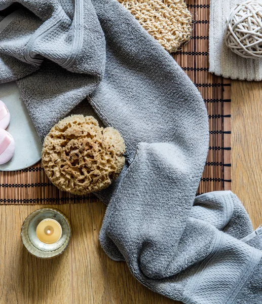 Zen Bad Met Kaars Verse Handdoek Voor Douche Natuurlijke Spons — Stockfoto