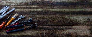 Ahşap ev yenileme panosunda inşaat veya Diy kavramı