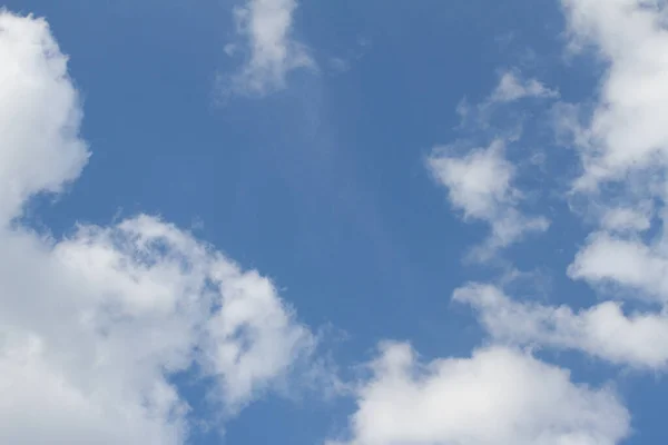 Pemandangan Awan Putih Bersih Atas Pesawat Cerah Langit Biru Bebas — Stok Foto
