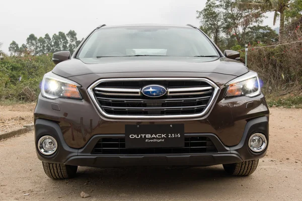Hong Kong, Çin 23 Jan 2018: Subaru Outback 2018 Test sürücü gün Ocak 23 2018 yılında Hong Kong.