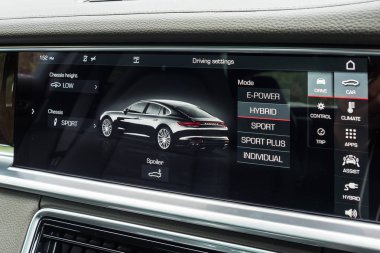 Hong Kong, Çin 2 Ocak 2018: Porsche Panamera 4 ehybrid 2018 Pano Jan 2 2018 Hong Kong.