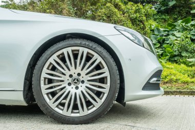 Hong Kong, Çin 1 Şubat 2018: Mercedes-Benz S 500 2018 tekerlek 1 Şubat 2018 Hong Kong.
