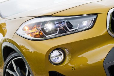 Hong Kong, Çin 4 Nisan 2018: Mercedes-Benz X 2 M spor 2018 kafa lambası Nisan 4 2018 yılında Hong Kong.