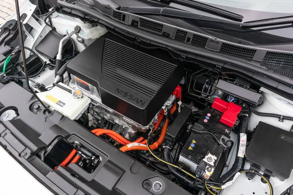 Nissan Yaprak Motor Kutusu — Stok fotoğraf