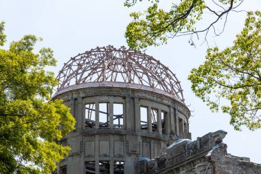 Atom bombası kubbesi Hiroşima 'daki Hiroşima barış anıtı parkının bir parçası. UNESCO 'ya ait bir dünya mirası.