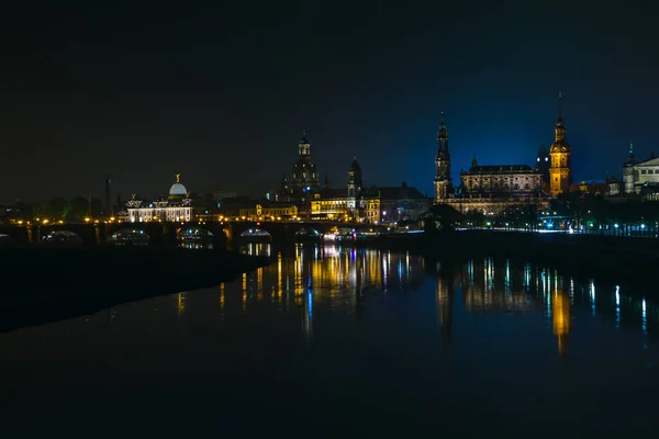 Vista Cidade Velha Dresden Noite Com Vista Para Água Reflexo — Fotografia de Stock