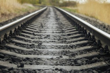 Eski demiryolu manzarasını kapatın. Demiryolu. Seçici odaklanma. Endüstriyel kavram. Eski efekt.