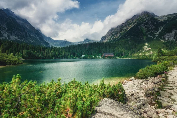 在高塔特拉山国家公园的高山和波普拉德湖 Popradske Pleso 的奇景 斯洛伐克 旅游生活方式的概念 与自然和谐相处 自然背景 — 图库照片